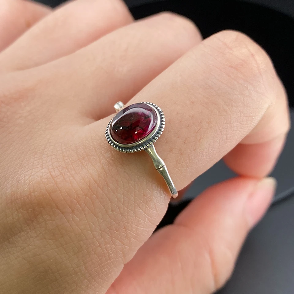 Nový strieborný prsteň S925 spárovaný s prírodným dizajnom Garnet Gemstone je vhodný pre dámske prstene, večierky, darčeky šperkov, vynikajúce