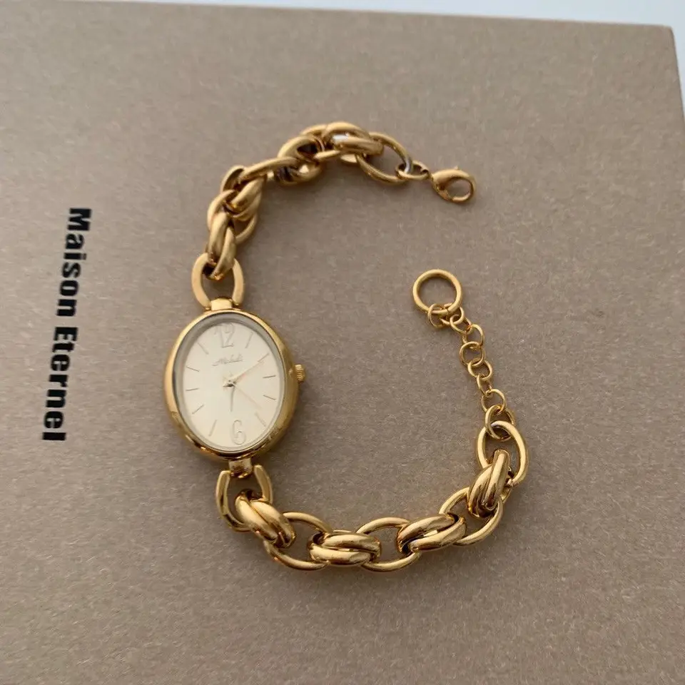 Nový tkaný náramok hodinky Ladies Small Gold Watch Ohromujúce populárne vintage dámske reťazové hodinky móda móda personalizované