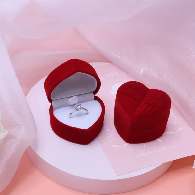 Nový zamatový prsteň v tvare srdca pre navrhovanie zásnubných svadobných šperkov na balenie Displej Red Pink Angel Wings Jewelry Box