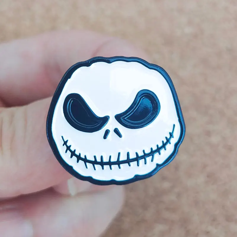 Nočná mora pred vianočnými smaltkami Jack Skeletor Brošes pre ženy kreslený odznak na batohovom klobúku Decoration Accessorie