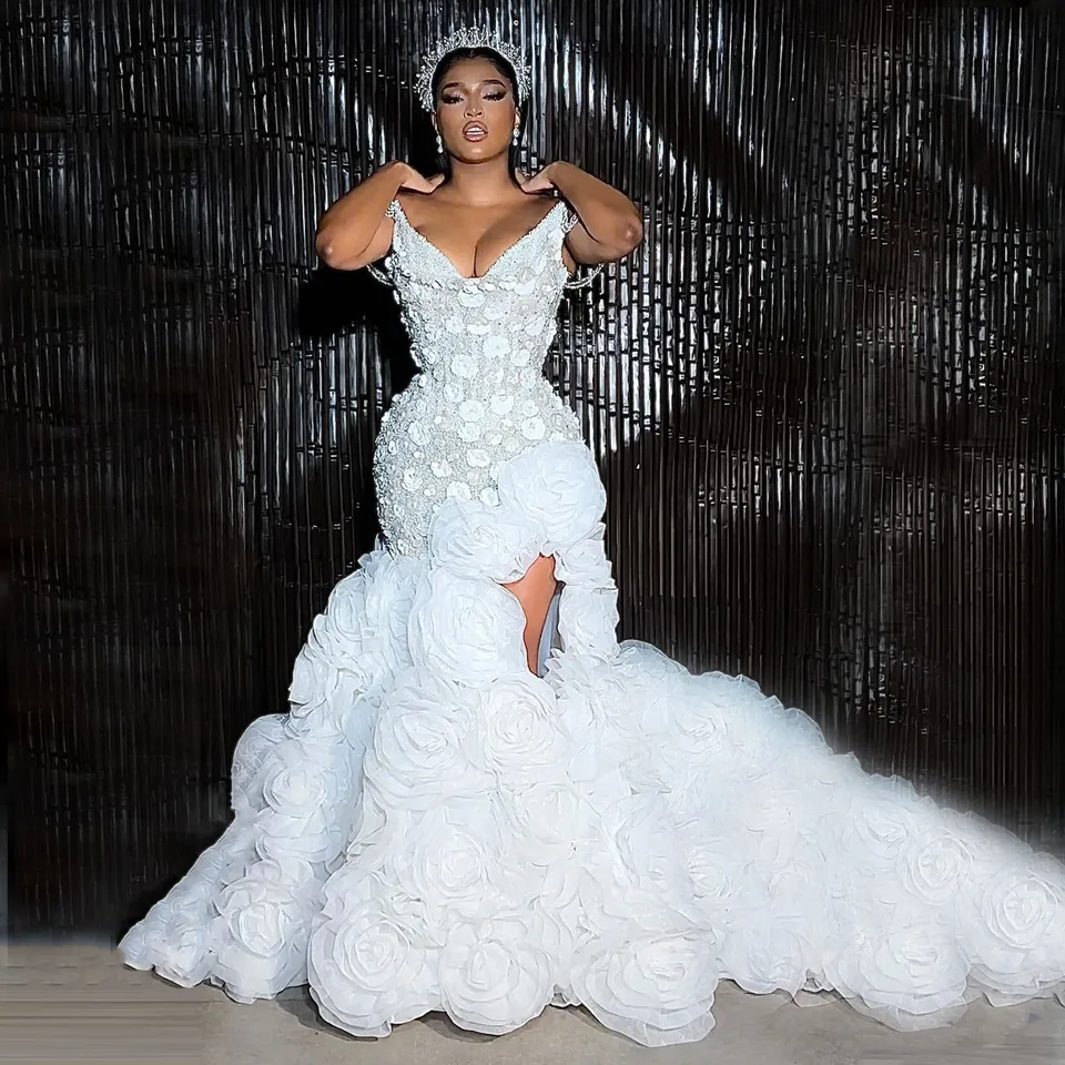 Nádherné biele svadobné šaty s bielym morskými pannymi ručne vyrábané kvety bočné štrbiny Vestidos de Novia guľa Kvetinové korálkové popruhy Africké svadobné šaty