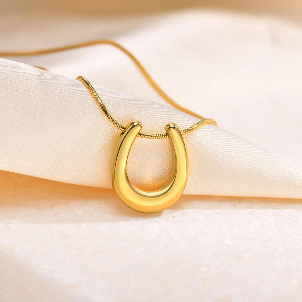 Náhrdelník Lucky Horseshoe pre ženy, prívesok v tvare u, z nehrdzavejúcej ocele