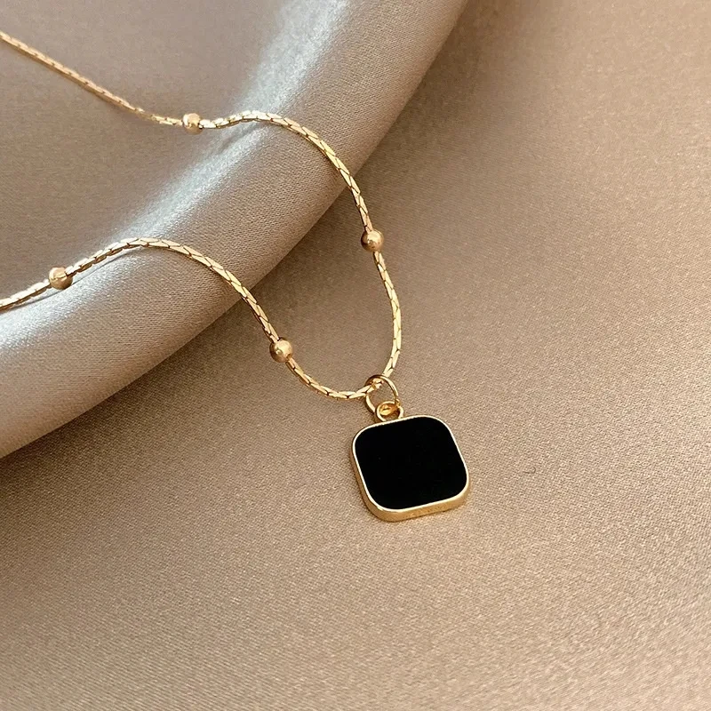 Náhrdelníky z nehrdzavejúcej ocele Čierne vynikajúce minimalistické štvorcové prívesky Choker Chains módny náhrdelník pre ženy