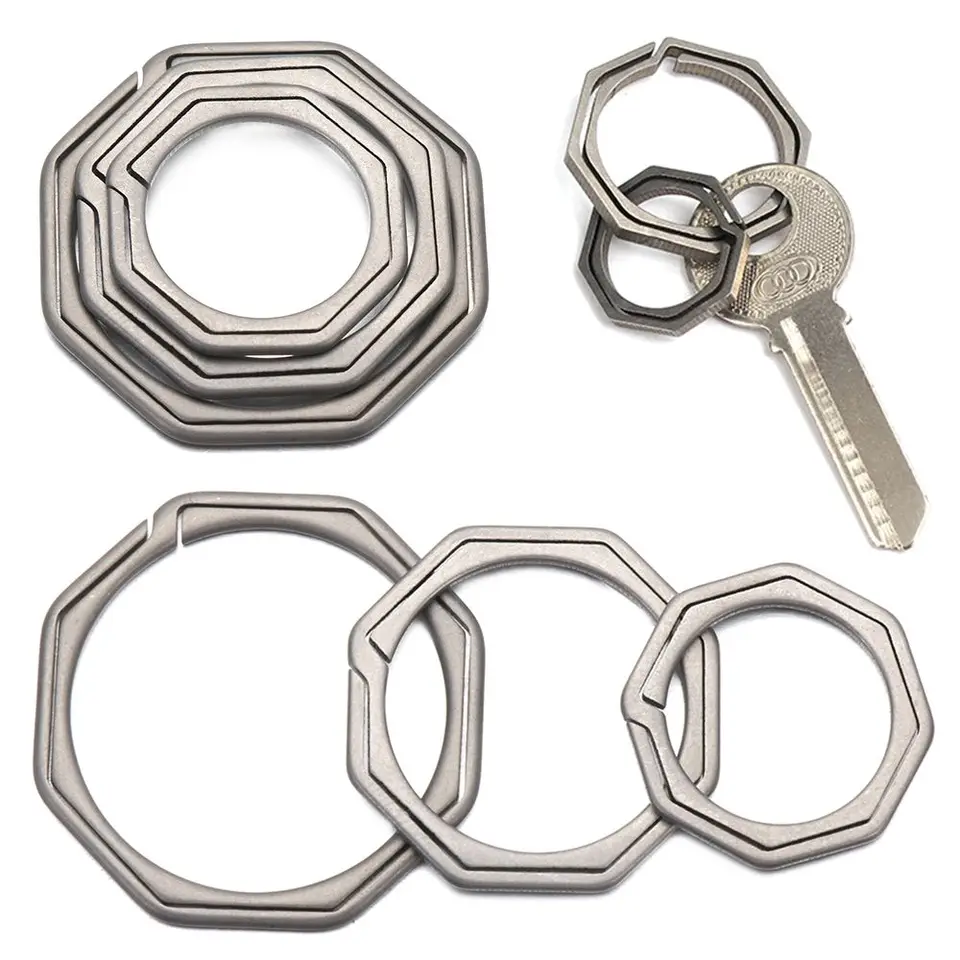 Nástroj Titanium Alloy Outdoor Real Man Car Keychain Keychains Keychains Buckle prívesok Key Rings Key Creativity Darček
