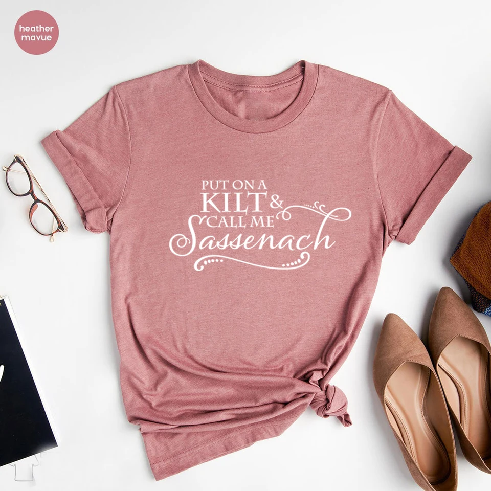 Oblečte si kilt a zavolajte mi Sassenach Tirtlander Book Series tričko Jamie Fraser Claire Fraser Ridge Clan Tee Gift pre ňu