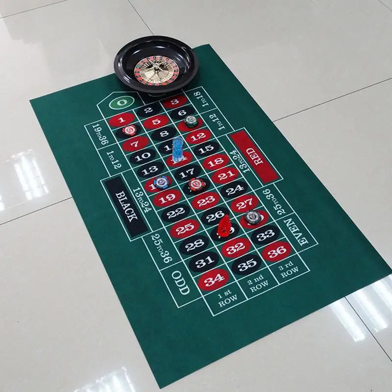 Obojstranné rozloženie pokeru Rat Blackjack a Texas Holdem dostupné stolové rohožky a ruleta