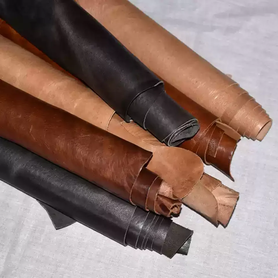 Olejový vosk pokožka Prvá vrstva Cowwide Material, Skutočná kožená šarža, zmes farieb 20 cm x 30 cm