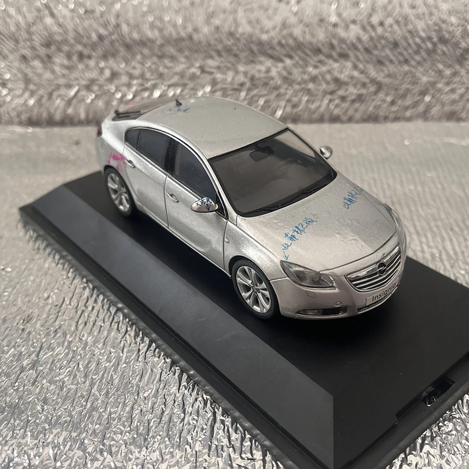 Opel Insignia Die Cast 1:43 Zliatinový model automobilu Static Collection Adult Hobby Hobby Gift