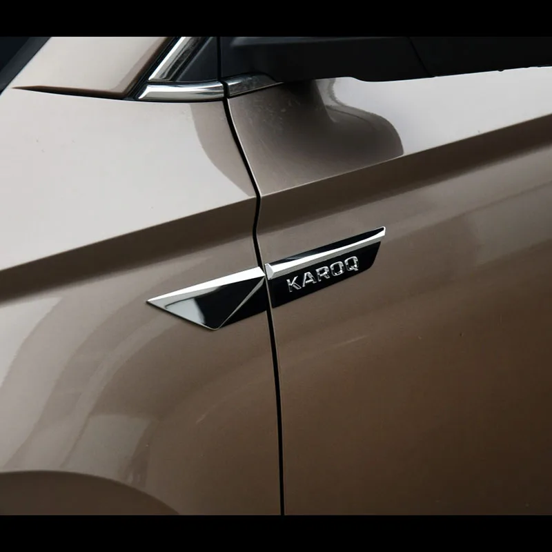 Originálna kvalitná stylingová nálepka bočné krídlo Fender Badge znak pre Škoda Karoq