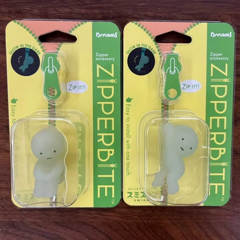 Originálna séria SMISKI Svetlá zelená akcia Doll Action Doll Cute Keychain Zips dekorácie Model hračky Prekvapenie sviatkov vianočných darčekov