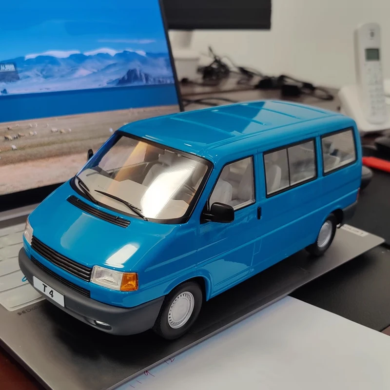 Originálna továreň 1:18 KK T4 Darčekový ornament zliatiny