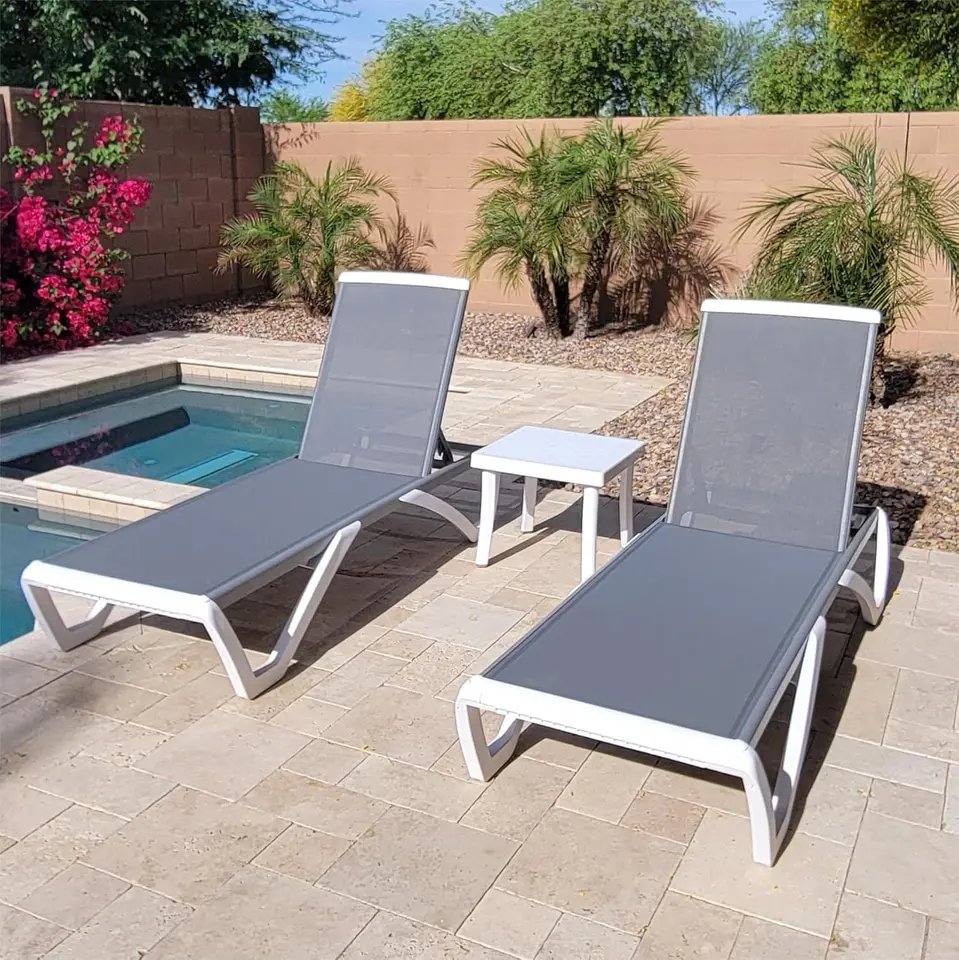 Outdoor Chaise Lounge - nastaviteľná hliníková terasa, salónik, plastová salónikový kreslo (2 sivé salóniky s stolom)