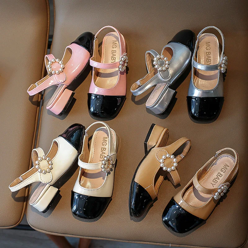 Patentská koža na podpätku Slingback sandále pre dievča elegantné svadobné topánky Detské luxusné perlová spona dizajn značky Sandalias