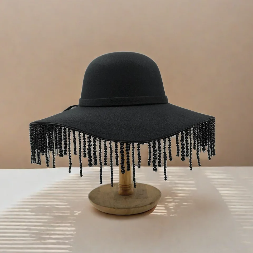 Pearl Tassel Fedora Hat for Women Wave Edge British Retro a všestranný módny štýl hutun a zimný klobúk