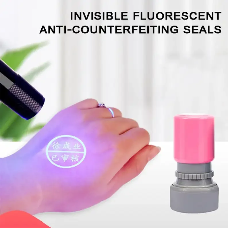 Personalizované a vlastné neviditeľné fluorescenčné pečate proti predajcom, špeciálne známky pre zábavu.