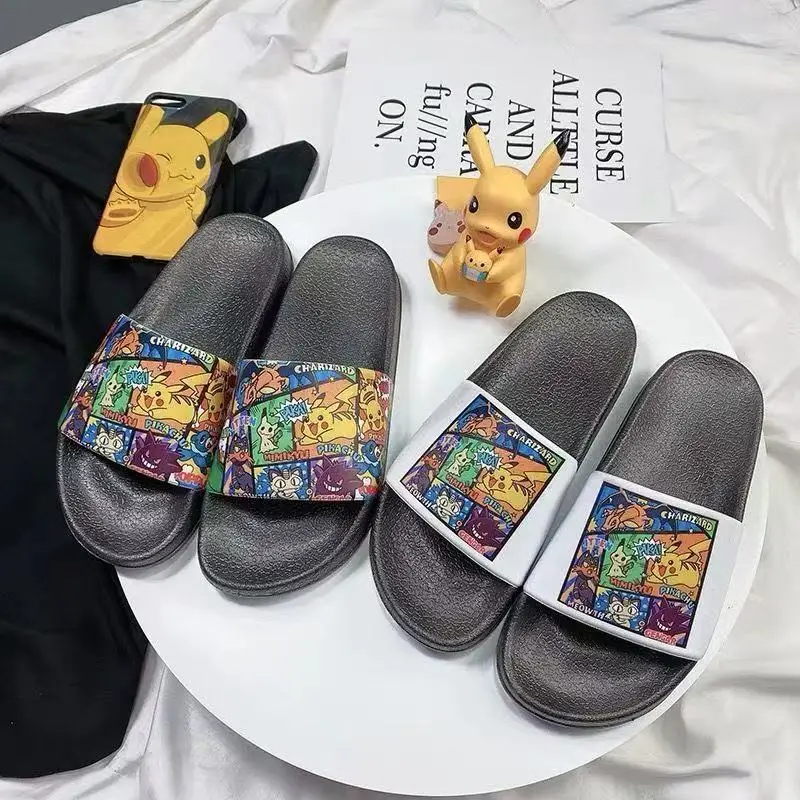 Pikachu plus veľká veľkosť grily Slippper Drop Doprava 2025 Nové leto Populárna mäkká spodná spodná spodná časť biely čierny muž Slipper pre ženy