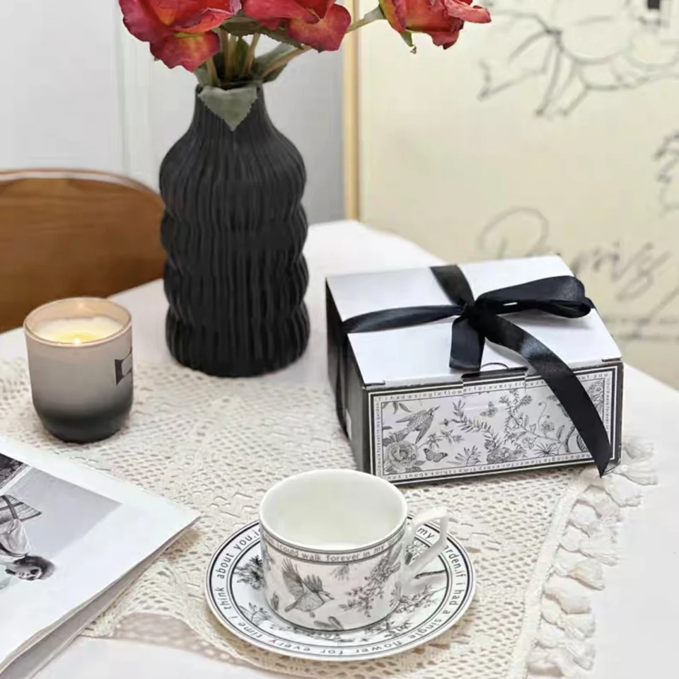 Pinellia Ternata Flower Coffee Cup a Plate Set Ins Malý voňavý hrnček s rukoväťou Nordic Style High Feeling Estetická hodnota