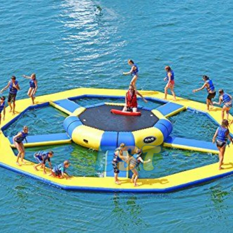 Populárna nafukovacia plávajúca voda skákacie postele morský vodný park PVC nafukovacie plávajúce trampolínové vodné trampolíny pre dospelé hry