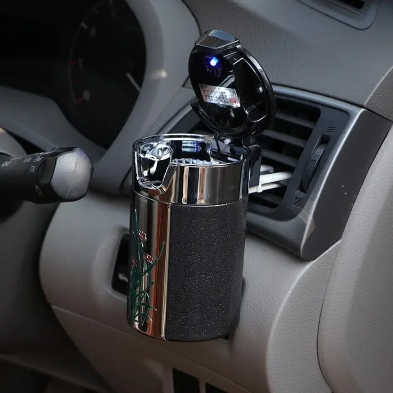 Populárny 2024 Solárny automobilový automobil Aphtray Carbon Fiber Auto popolník s LED svetlami na auto Používajte popolníc