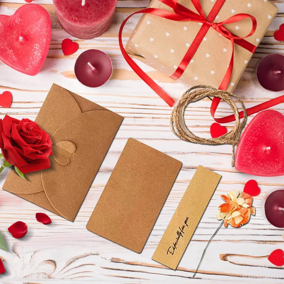 Pozdravná karta Valentín Ručne vyrobená ruka suchého kvetiny Kraft Paper obálka narodeniny svadobné uprednostňovanie pozvánky retro list