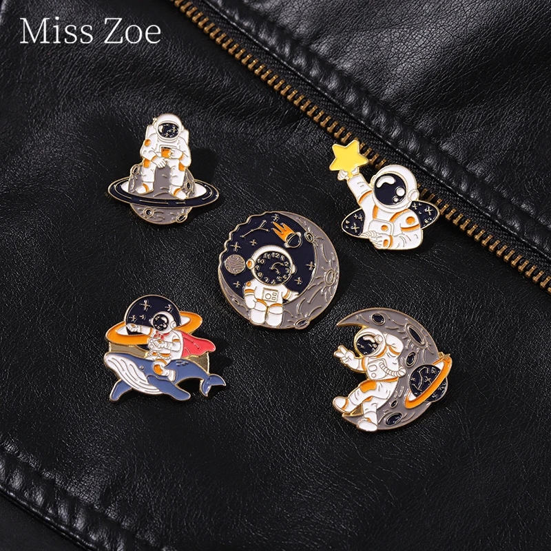Pozerajúc sa holými rukami vesmírny galaxia astronaut veľryba série smalt pin Kid Ženy roztomilý odznak Brošov