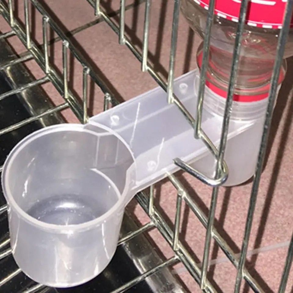 Praktický plastový vodný pijan šálka podávača pitia misky pre vtáky Parrot Parrot Bird Feeders