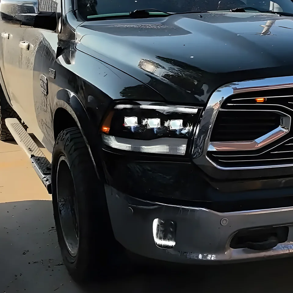 Pre Dodge RAM 1500 2500 3000 2009-2018 LED auto predné lampy Doplnky Aktualizácia Tri projektor objektív Automatické svetlomety Zostava