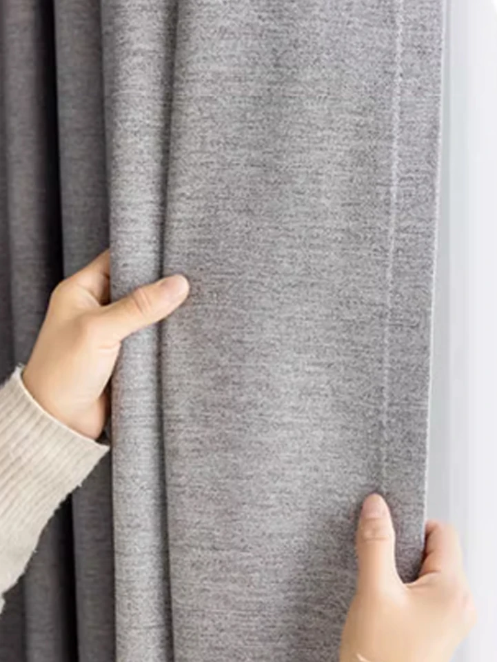 Pripravené vyrobené 100% polyesterové bielizeň Blackout Solid Color pre hotelové okenné závesy pre obývaciu izbu