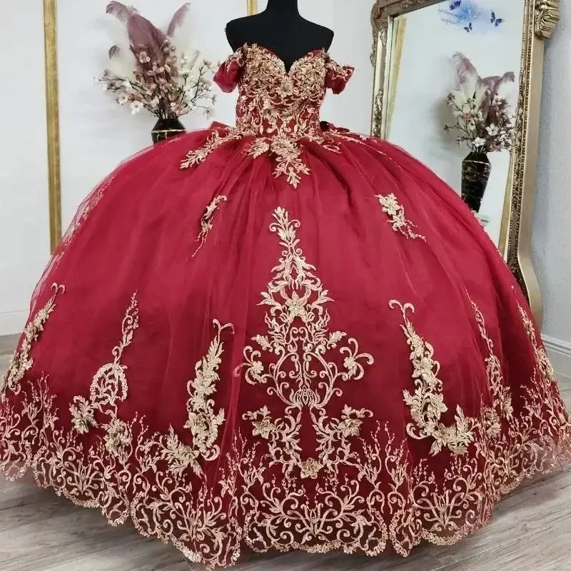 Prispôsobená princezná Red Vestidos de 15 Quinceañera trblietavé zlaté aplikácie čipky Lace Ball Gown Tull Tull Birthday Vestido de Princesas