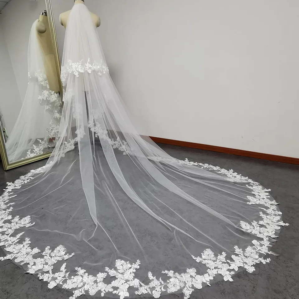 Prispôsobené skutočné fotografie 3m/3,5 m/4m čipkovaný svadobný závoj s Blusherom 2 Tiermi Svadobný závoj s hrebeňom slonoviny/bielym závojom na svadbu