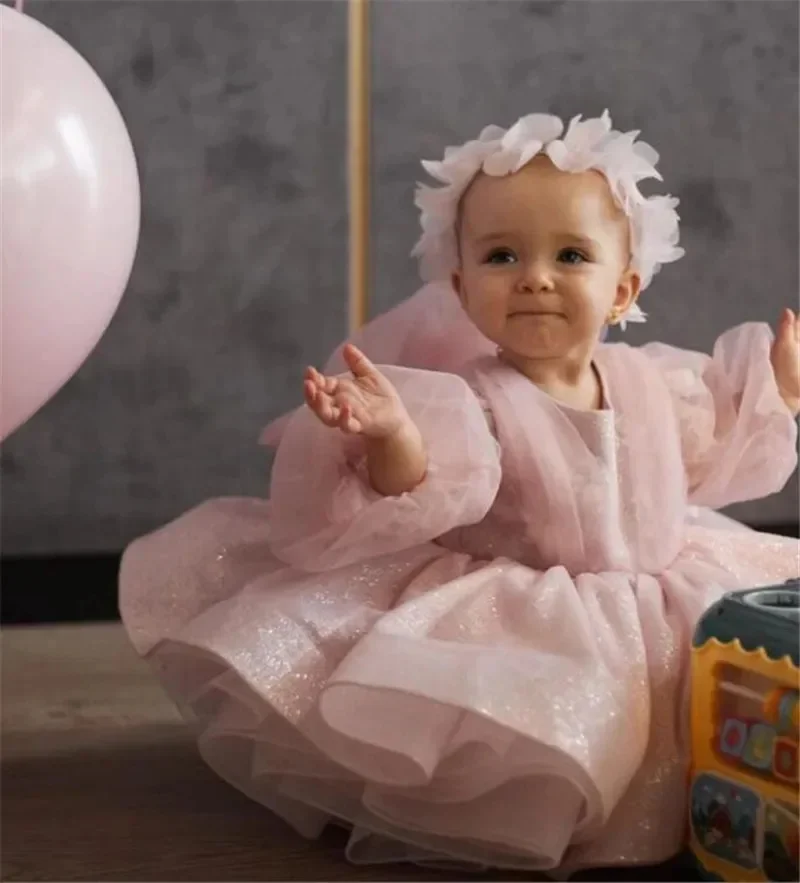 Prispôsobiť krásne ružové dieťa prvé eucharistické 1. narodeninové šaty šaty Dievčatko Tulle Puffy Full Ruckve Applique Flower Girl