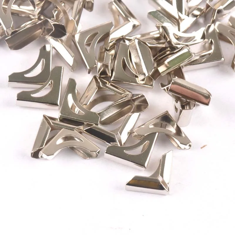 Protect Silver Book Offert pre albumy Menus Metal Crafts DIY priečinky dekorácie DOPRAVY ADPORADY 100PCS 10X10X3MM C1844