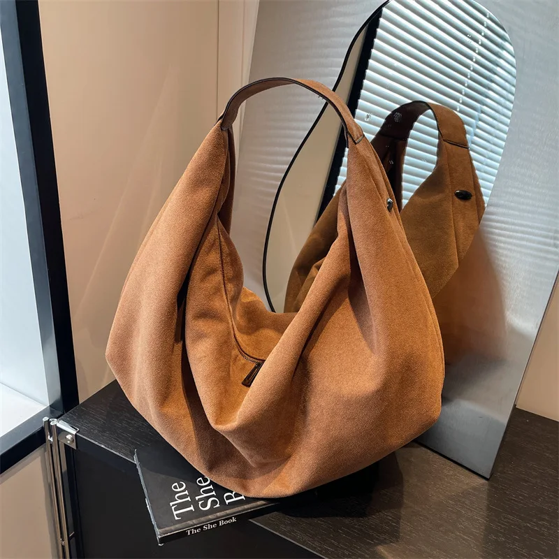 Príležitostná relaxácia veľkej kapacity dámsky dámsky 2024 Nová jesenná a zimná vrecká na ramene Suede Tote Tack