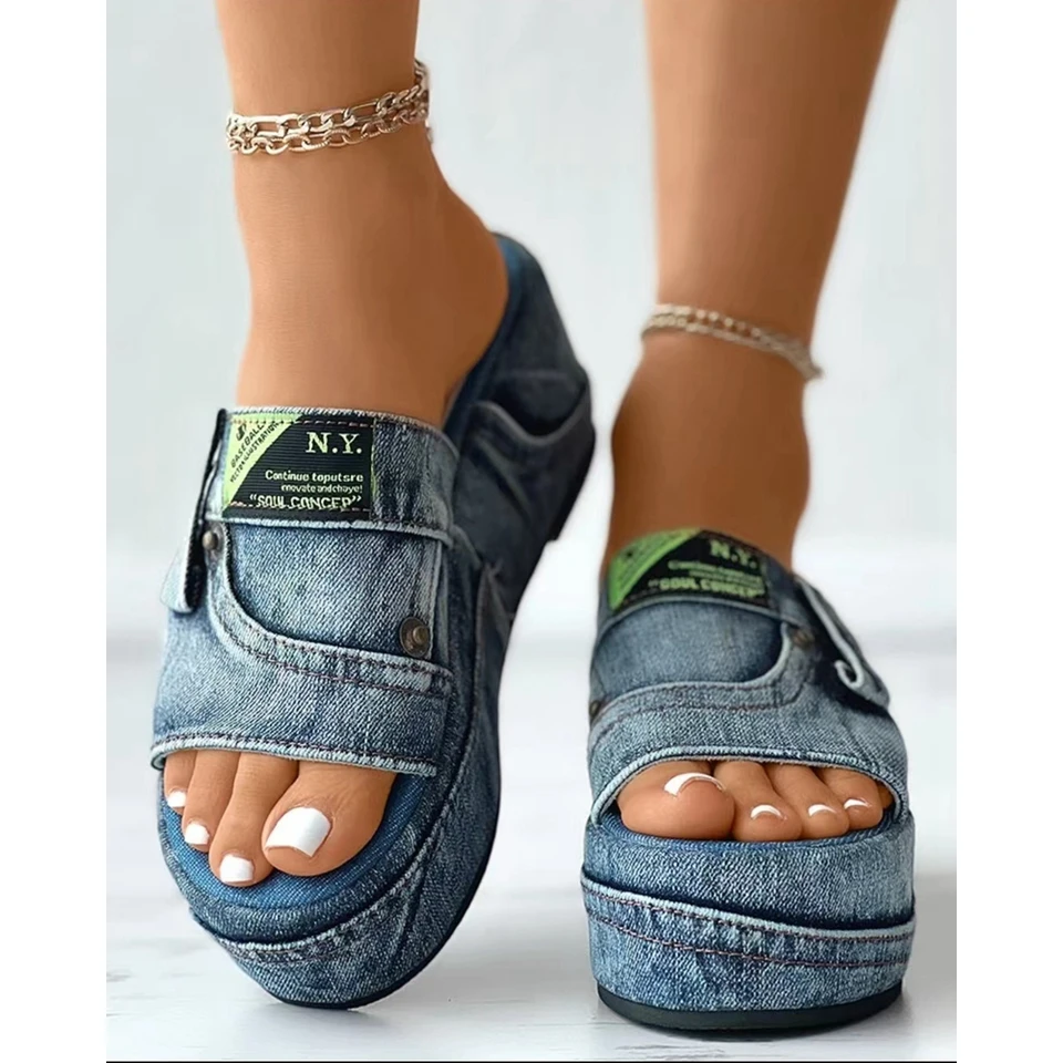 Príležitostné dámske označenie dekorácie Denim džínsové papuče letné módy široký popruh kliny vonkajšie femme idú von topánky Traf