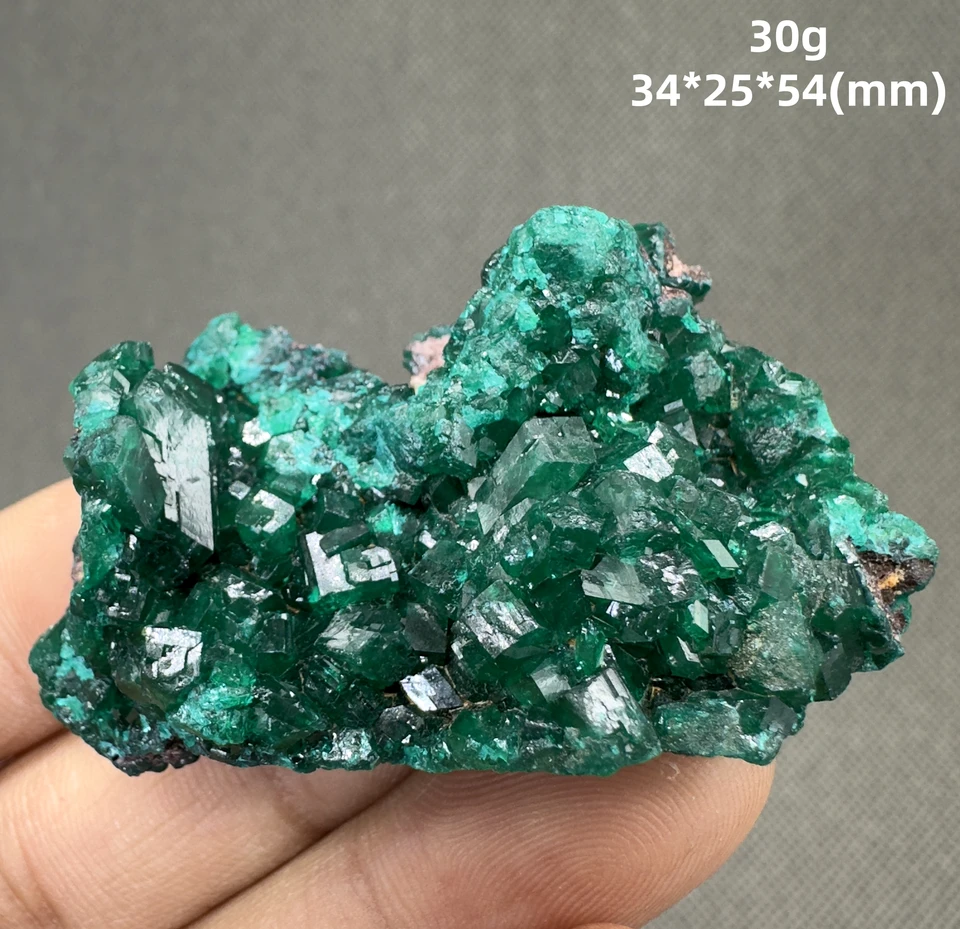 Prírodná minerálna vzorka v Kongu Green Dioptas (kryštály a kamene kremenné kryštalické kamene)