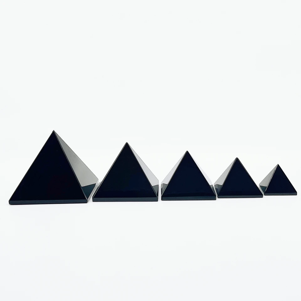 Prírodná čierna obsidiánska duchovná energia pyramíd Pyramídový krištáľový kameň Minerálny trojuholník ozdoba dekoratívna stolová izba dekor