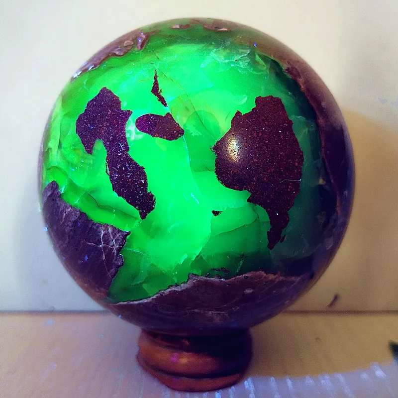 Prírodný kameň fluorescenčný agát krištáľový guľôčkový drahokam gemstone gule feng shui meditácia čarodejnícka energia uzdravenie kryštálov domáce deko