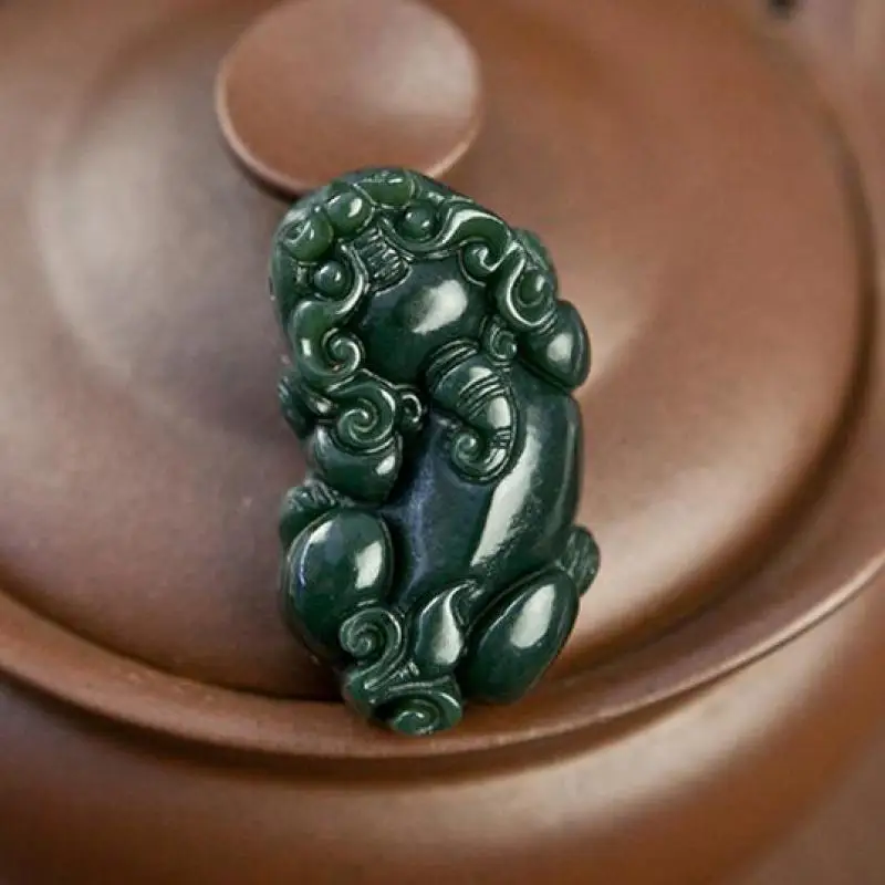 Prírodný nefrit zelený jade peňazí Peniaze Pixiu s lanovým reťazcom Barma Jade Feng Shui Charms Náhrdelník Men Ženy Šťastné amulety