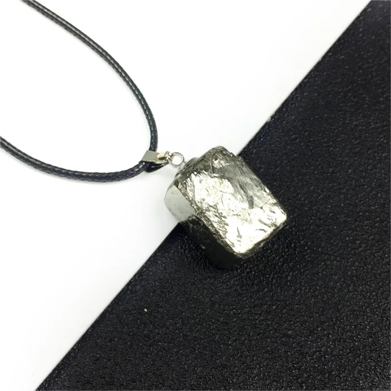 Prírodný pyritový surový kameň nepravidelný štvorcový prívesok chalcopyrit blázon blesková ruda náhrdelník Energia Hojenie šperky vintage šperky