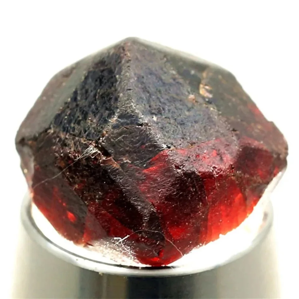 Prírodný červený granát krištáľový drahokam Originálny drsný kameň minerálny exemplár dom