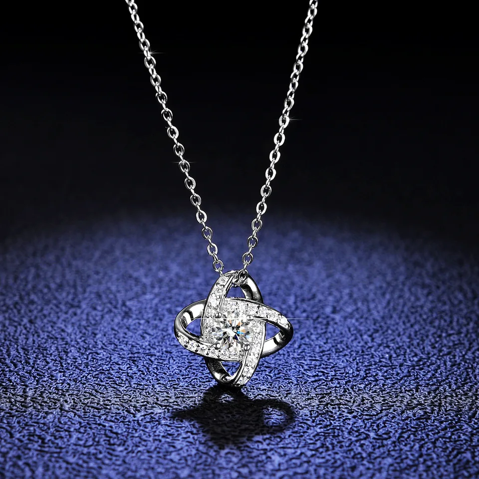 Prívesky z luxusného bieleho zlata 1 karát Moissanite diamantový náhrdelník Dámska móda štvorlístok Clover Windmill Civile retiazky šperky