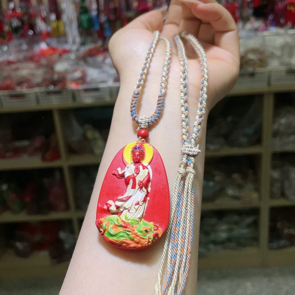 Prívesok pre mužov prírodný cinnabar Amulet Amulet Red Sand Maľovaný prívesok Avalokiteśvara