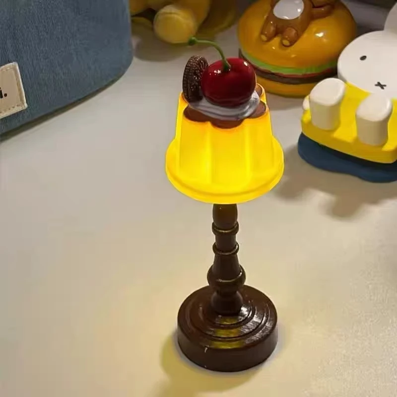 Puding nočné svetlo LED stolová lampa batériu napájaná retro spálňou karikatúry Darčeky Nočné ľahké atmosféru lampa Lamp