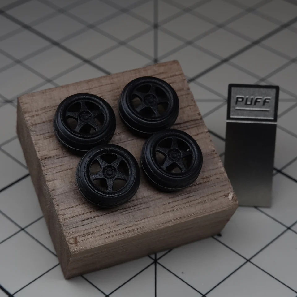 Puff 1/64 kolesá brzdový disk Priemer 6,8 mm tmavej farebnej schémy s gumovými pneumatikami Model Model vozidlo modifikované diely závodné 4ks sady 4ks