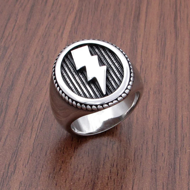 Punk bleskový vzor 316L z nehrdzavejúcej ocele Geometrické okrúhle krúžky veľkých širokých pánskych podpisov vintage ring