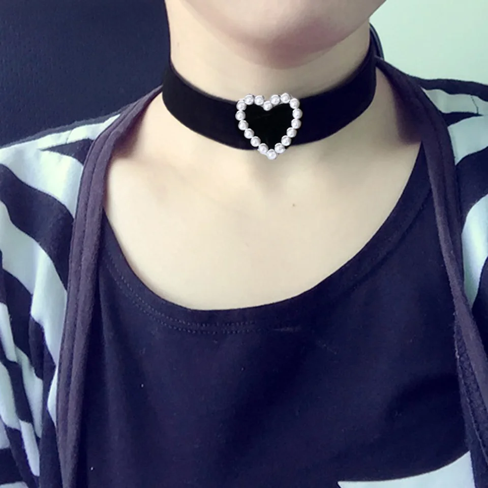 Punk krátky zamatový choker pre ženy jednoduché simulované perlové srdcové náhrdelník klenba retiazky na retiazky krku šperky darček