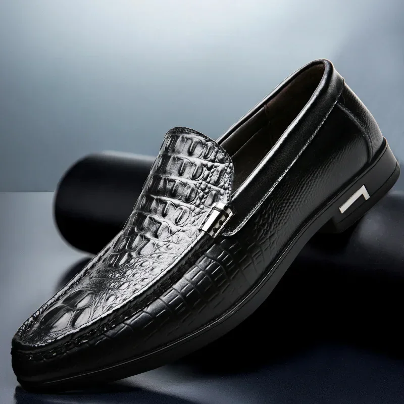 Pánske sklzy na topánky Man Moccasins Pánske mokasíny Originálne kožené letné topánky Men Loafer Flats Driving topánky Formálne 2024
