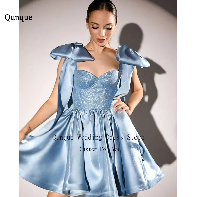 Qunque Leskiny Satin Cocktail Dress Bow Prispôsobené remienky Short Vestidos para udalosti Eventos Especiales A Line Corzet Homecoming Šatyses