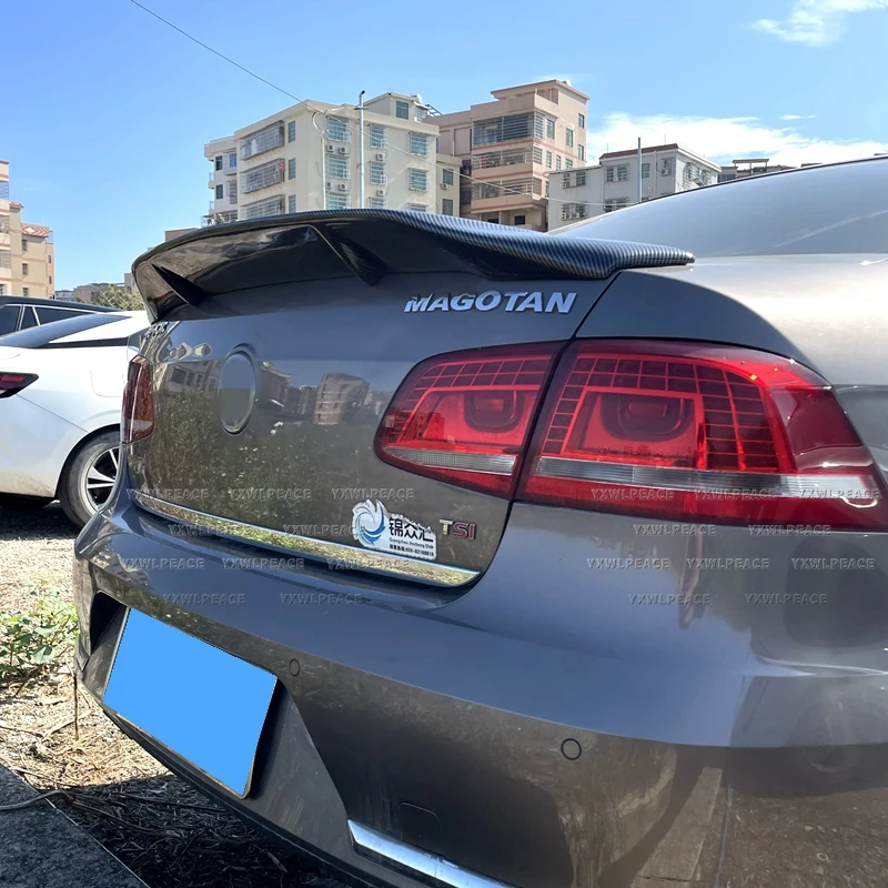 R Skutočné uhlíkové vlákno /FRP Čierny zadný kufrový kmeňa Spojler automobilov pre vozidlá pre Volkswagen VW Passat B7 2012 2013 2014 2014