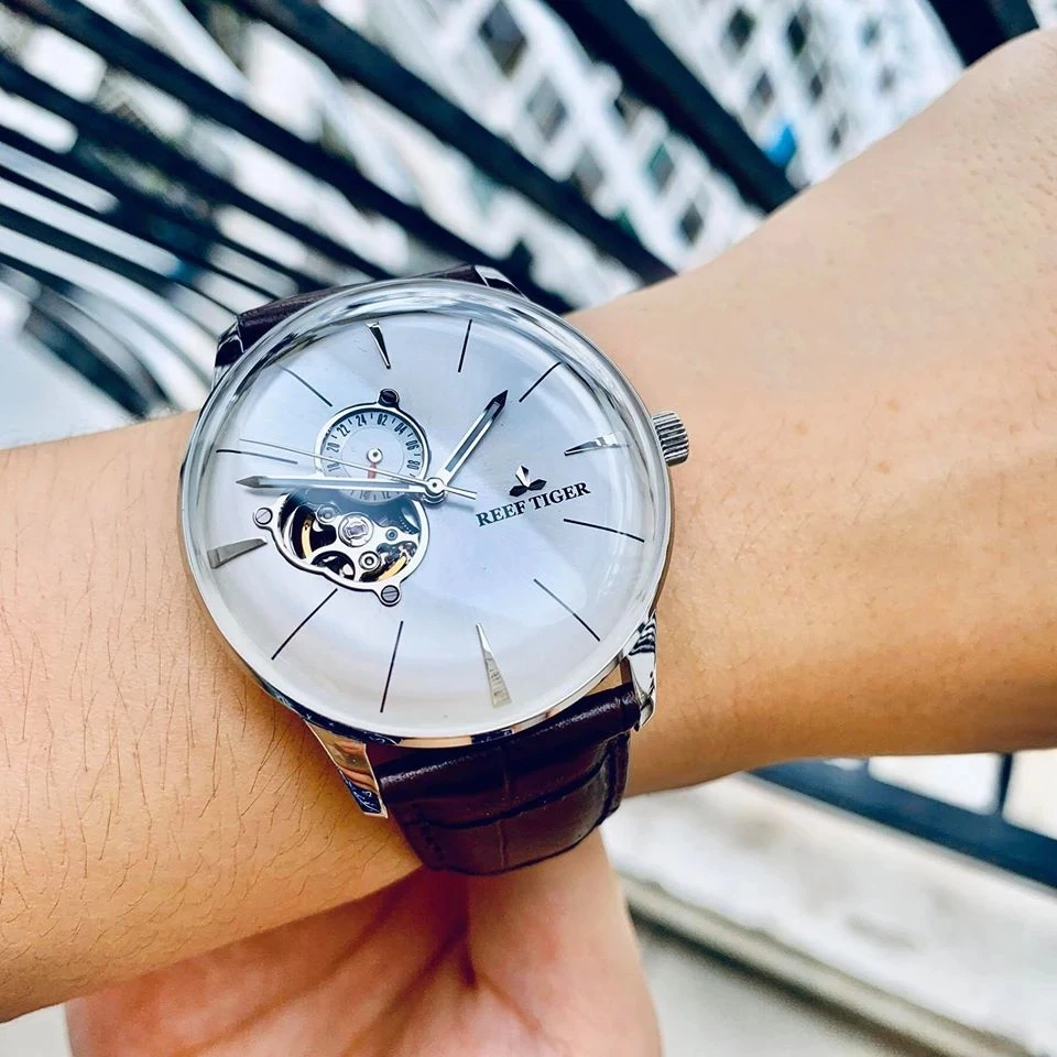 Reef Tiger/RT Nové šaty Men Mechanické hodinky Čierne kožené oceľové hodinky Konvexné šošovky zafír sklo Tourbillon Automatické hodinky